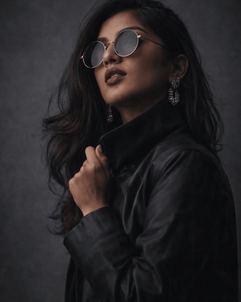 A Stylish women wearing fashion clothing by dutch peak